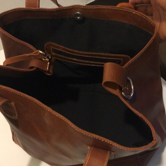 Leather Carry- All tote in Cognac - Picture 5 of 10